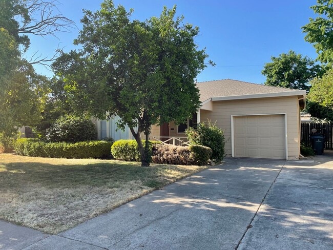 Primary Photo - Charming 3-Bedroom, 1-Bathroom Home for Re...