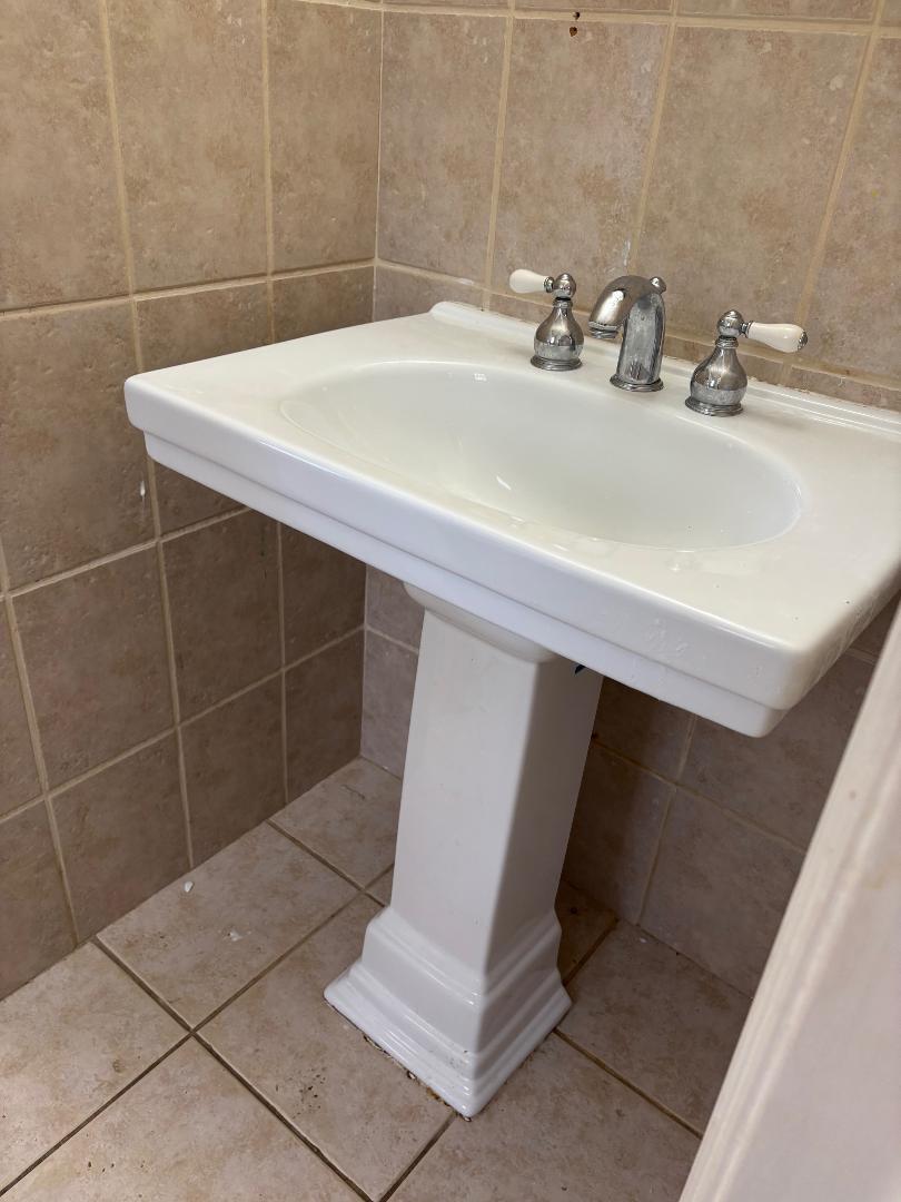 1/2 Bathroom - 301 Cherry St