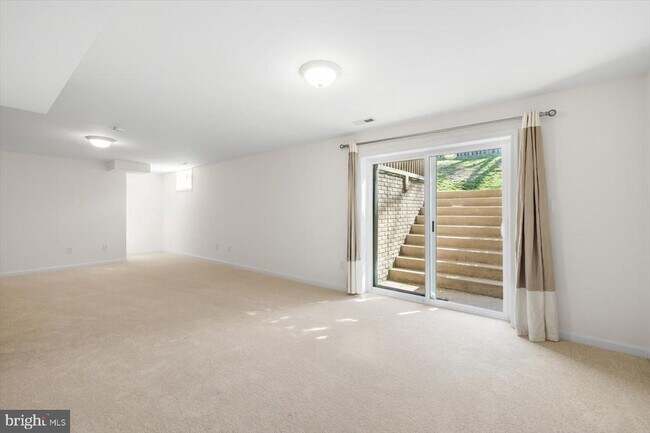 Building Photo - 5 Prescott Ln