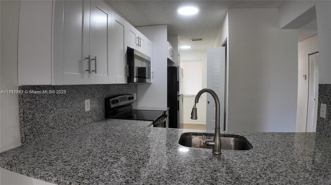 Building Photo - 1084 Coral Club Dr