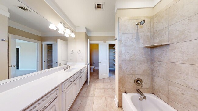 Building Photo - Three Story Townhome Rosemary Gate