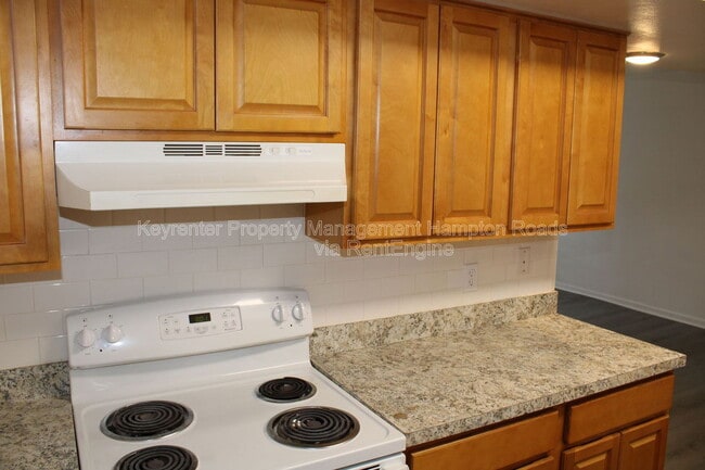 Building Photo - 5776 W Hastings Arch