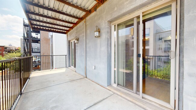 Building Photo - 421 Jackson St