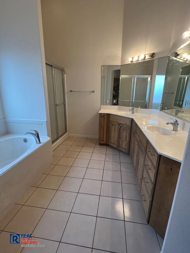 Building Photo - Single Family Home in Ironwood