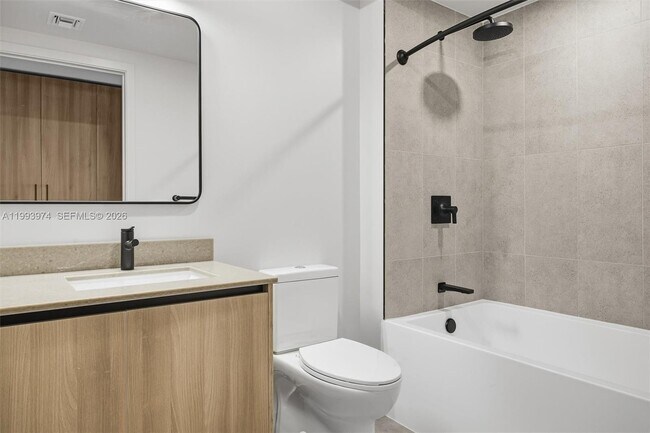 Building Photo - 121 NE 5th St