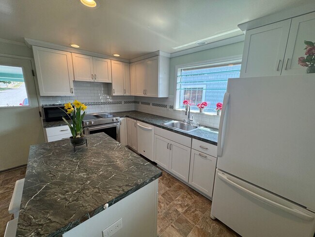 Building Photo - 3 bed/2 Bath, Spacious Home in Mount Verno...