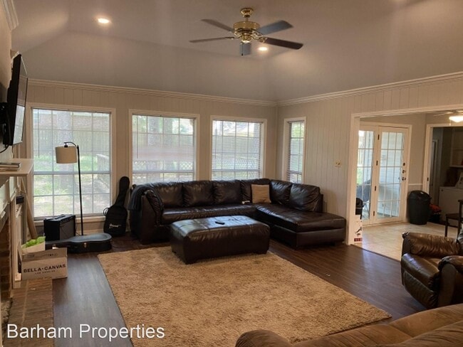 Building Photo - 3 br, 2 bath House - 3930 Timberwood Dr.