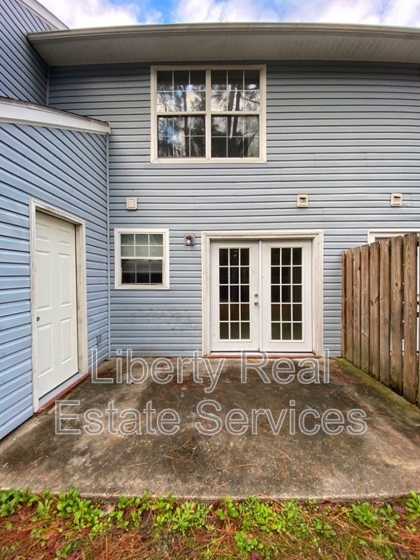 Building Photo - 1100 Pineland Ave