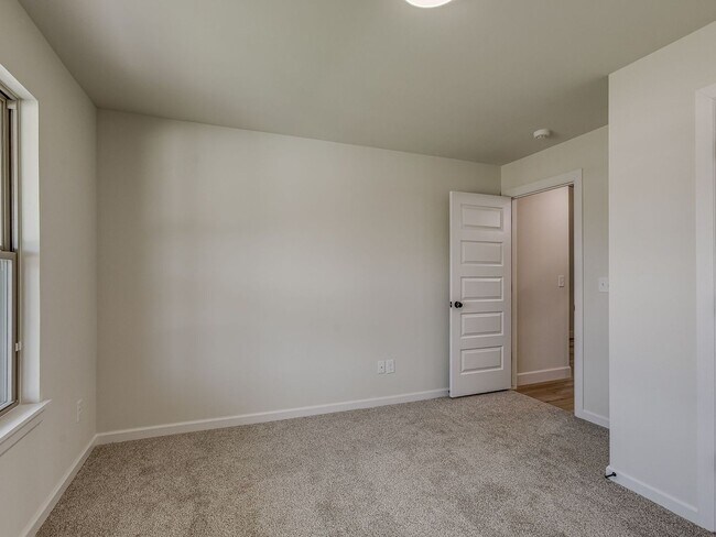 Building Photo - Brand New home In Azalea!