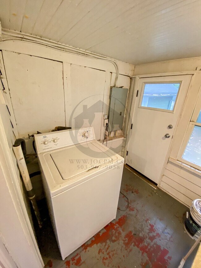 Building Photo - Cute Bungalow in NE Salem - Available Now