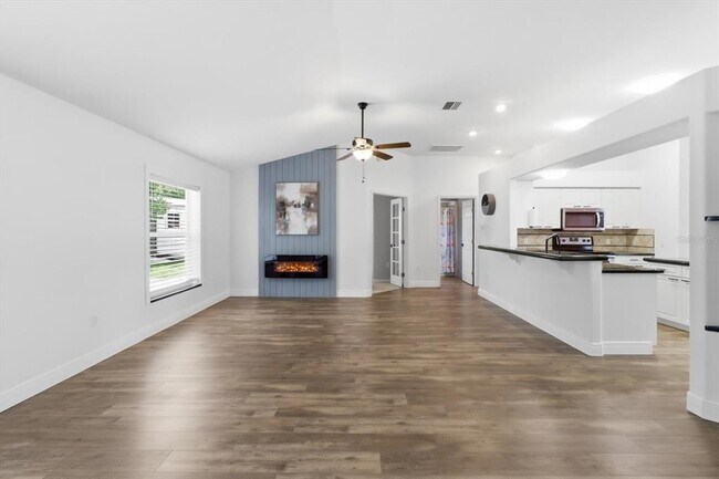 Building Photo - 4501 N Rushmore Loop