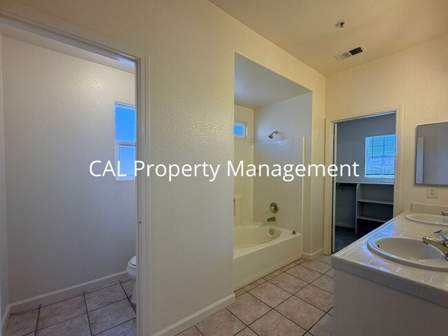 Building Photo - 1159 Cobblestone St