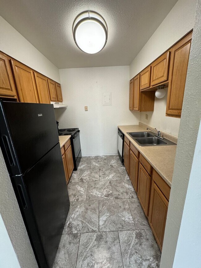 Building Photo - 4610 Picturesque Ct