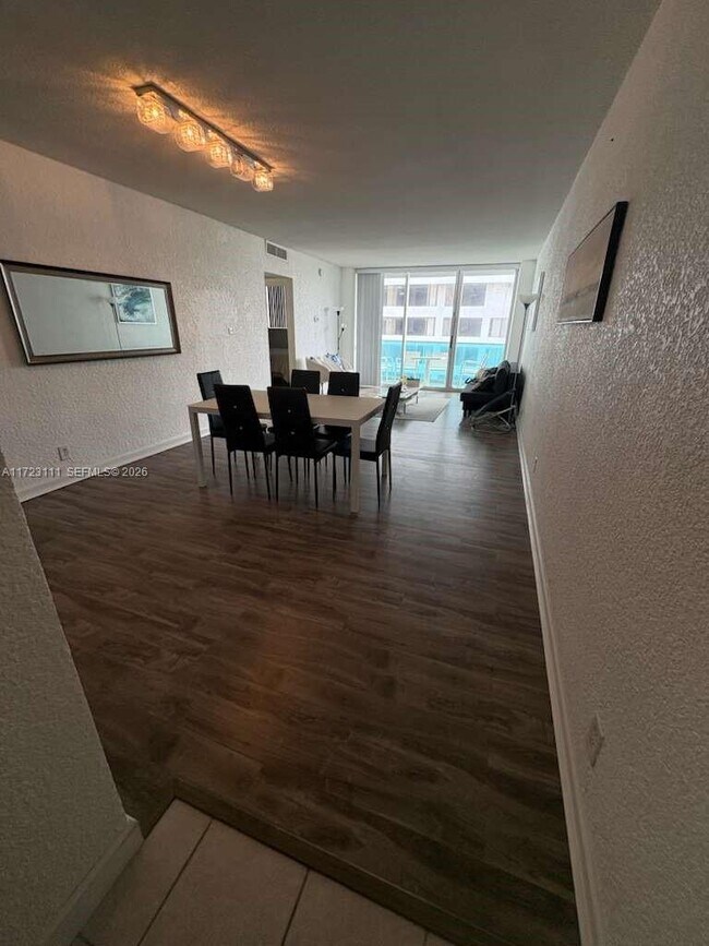 Building Photo - 4001S S Ocean Dr