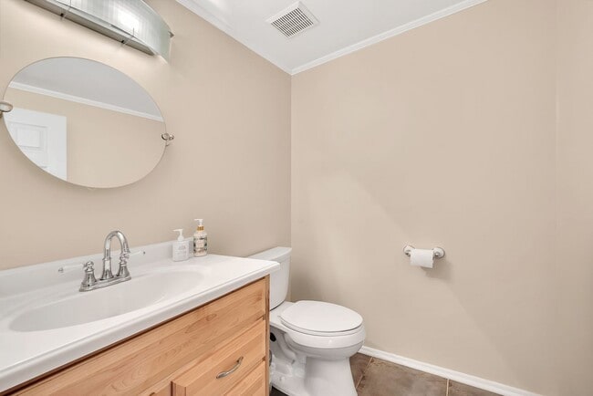 Building Photo - 12 Hackberry Ct