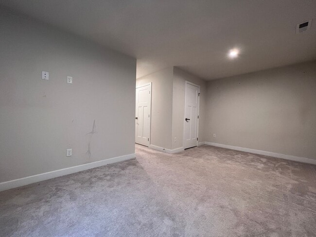Building Photo - 217 Stonehurst Dr