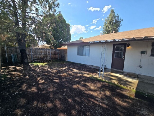 Building Photo - Holte &amp; Associates-Briarwood Ave