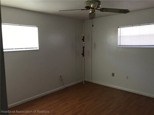 Building Photo - 2728 Queenswood Dr