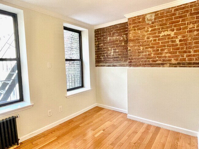 Building Photo - 239 Henry St