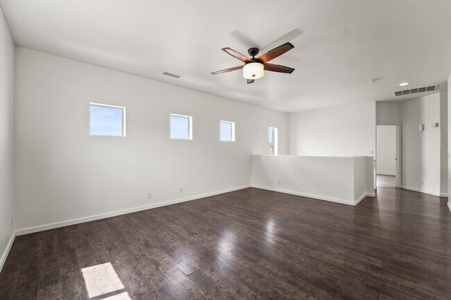 Building Photo - 734 W Fruit Tree Ln