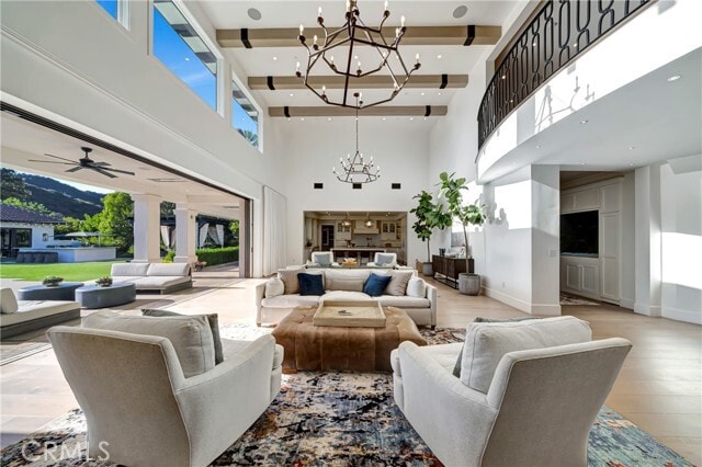 Building Photo - 2037 Delphine Ln