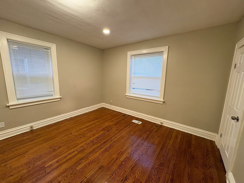 Building Photo - 1637 McLaran Ave