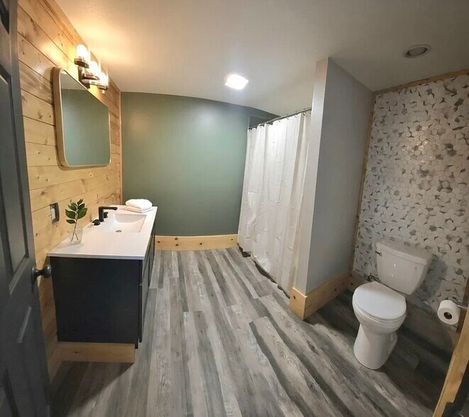 Building Photo - 618 Pettibone Ave NW