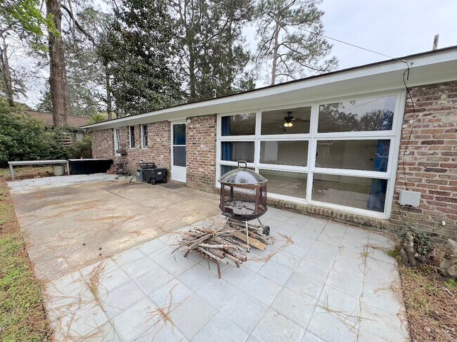 Building Photo - 106 Paradise Dr