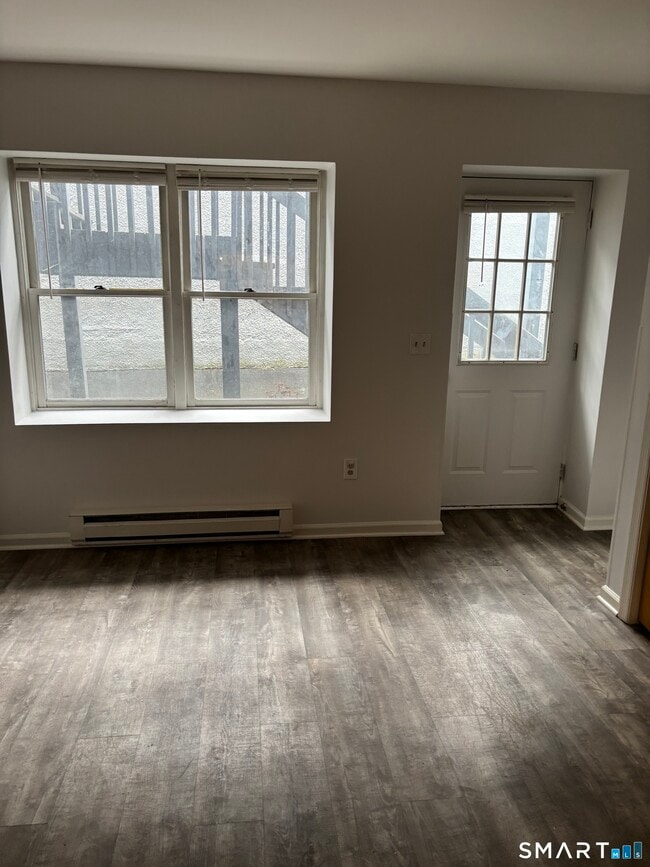 Building Photo - 31 Railroad St