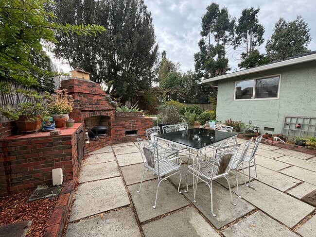 Building Photo - 100 Fairfax Ct