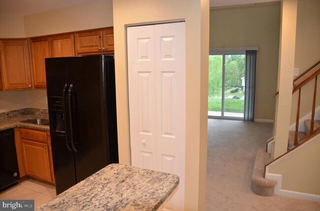 Building Photo - 1046 Spring Valley Ct