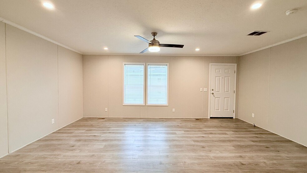 Building Photo - 29647 Erie Ct