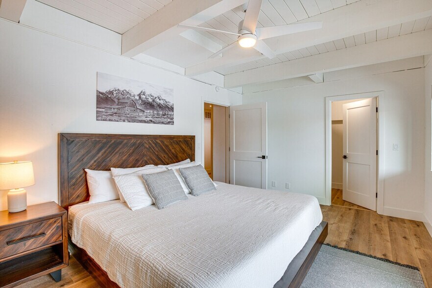 Building Photo - 574 Danube Dr