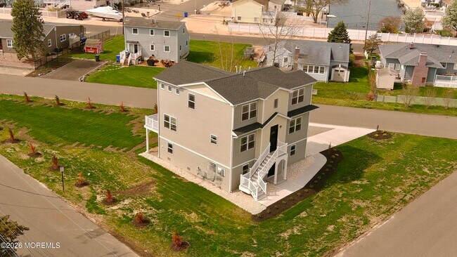 Building Photo - 58 Cove Rd