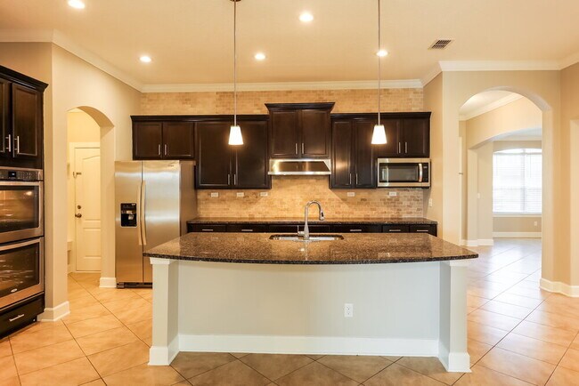 Building Photo - 2171 Club Lake Dr