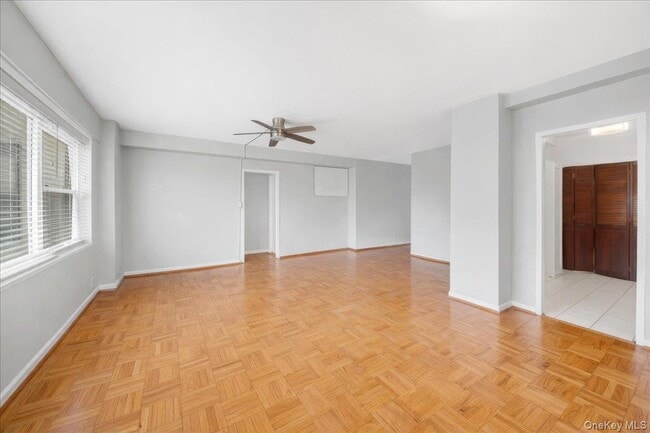 Building Photo - 6 Fordham Hill Oval