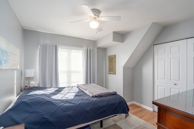 Building Photo - 4027 Graywood N