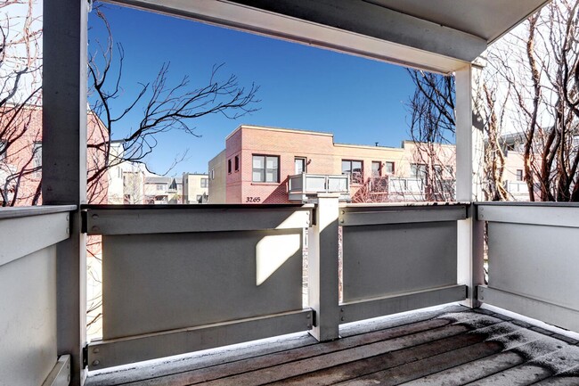 Building Photo - Renovated 1 Bedroom 1 Bathroom Townhome in...