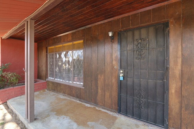 Building Photo - Spacious 3Bed/2Bath, 1-Story Ranch Home lo...