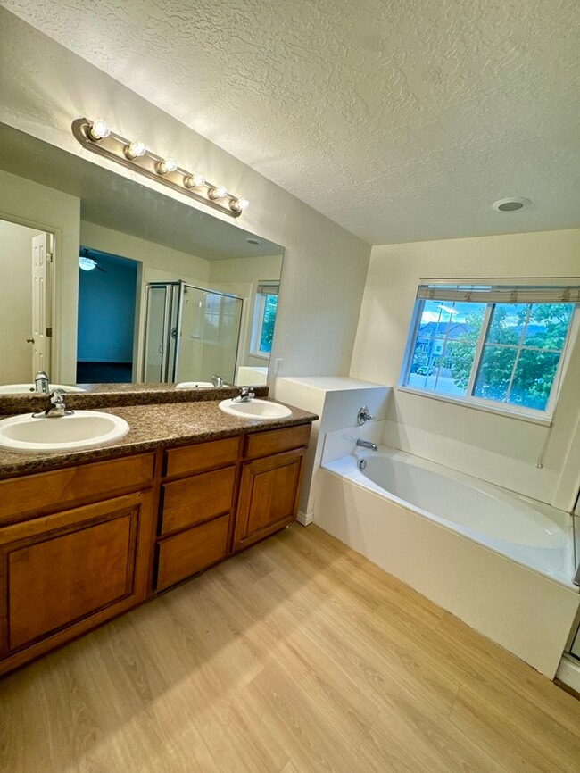 Building Photo - Your Next Home Awaits!