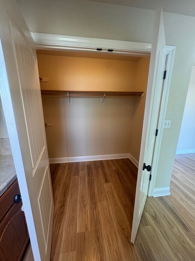 Building Photo - Charming 3 Bed/ 2 Bath Home. AVAILABLE NOW!!!!