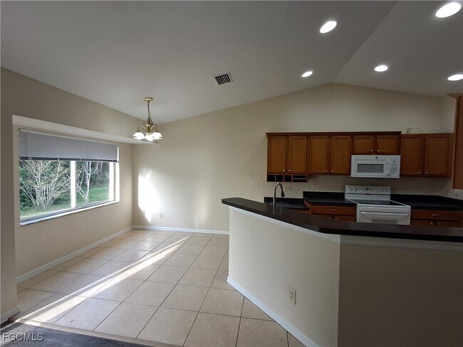 Building Photo - 135 Greenbriar Blvd