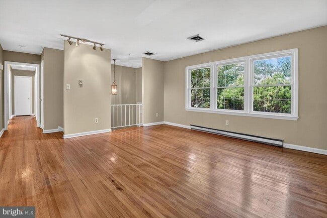 Building Photo - 3409 Beverly Dr