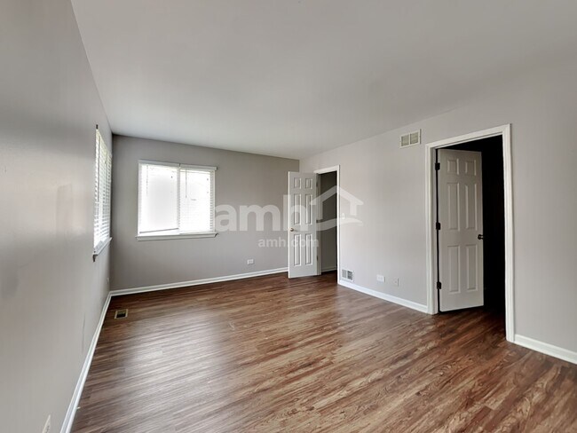 Building Photo - 2346 N Masters Ln