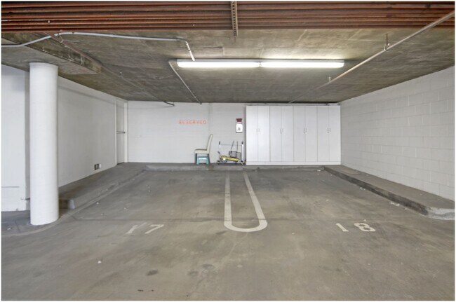 Building Photo - Oceanfront Penthouse in Huntington Beach!!