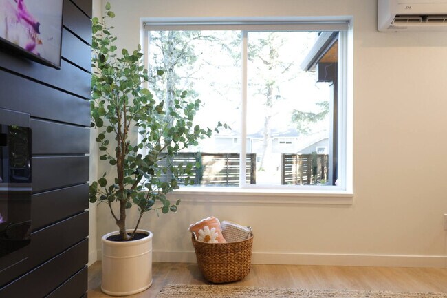 Building Photo - 3921 I St