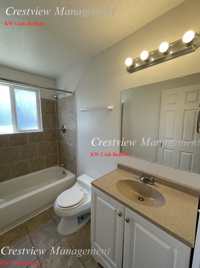 Building Photo - Spacious Home in Magna – Convenient Location! 1st month's rent free!
