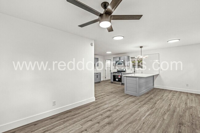 Building Photo - Stylish 3-Bed, 2-Bath Home Minutes from Do...