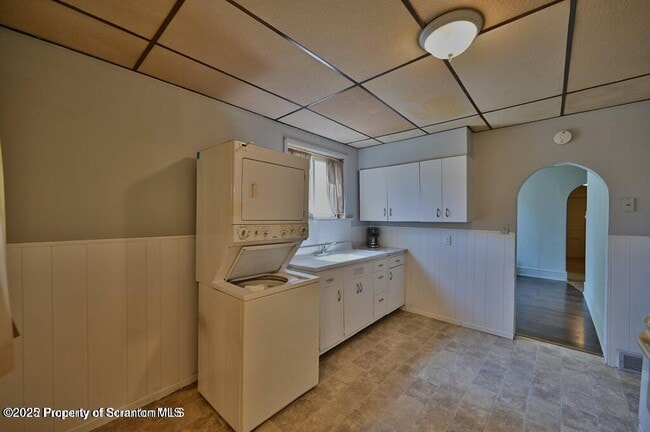 Building Photo - 1416 Capouse Ave