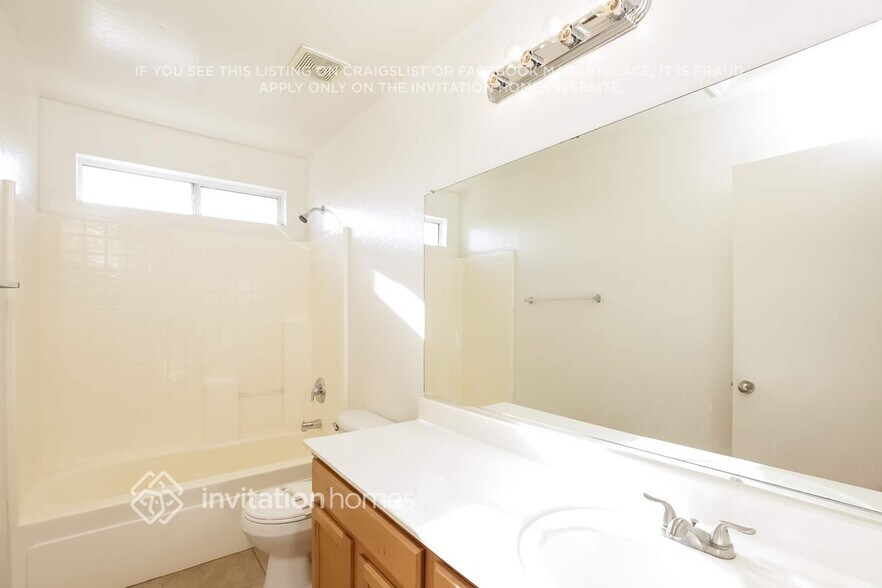 Building Photo - 10391 N 115th Dr